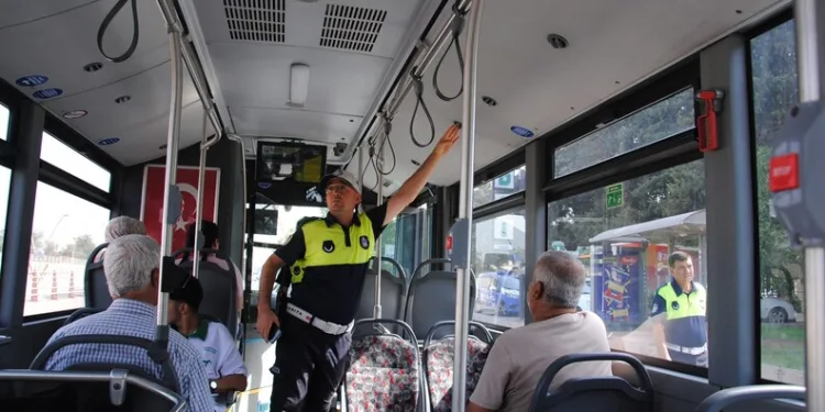 Kırklareli’nde anızlık alanda çıkan yangın ağaçlık alana sıçradı: Avrupa otoyolu ulaşıma kapandı