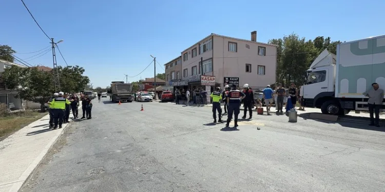 Kırklareli’nde anızlık alanda çıkan yangın ağaçlık alana sıçradı: Avrupa otoyolu ulaşıma kapandı