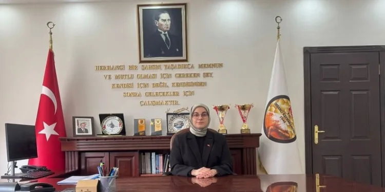 İmranlı’nın ilk kadın kaymakamı göreve başladı