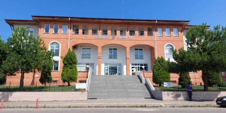 Yalova’da trafik kazasında ölen genç son yolculuğuna uğurlandı