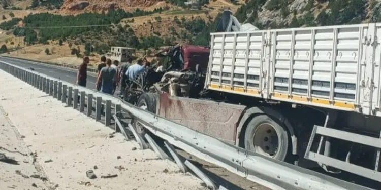 Kahramanmaraş’ta hasarlı bina böyle yıkıldı