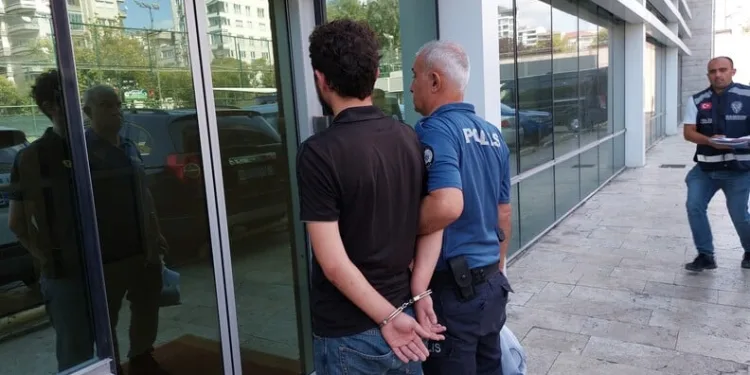 Kahramanmaraş’ta hasarlı bina böyle yıkıldı
