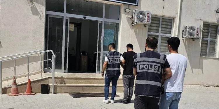 Kahramanmaraş’ta hasarlı bina böyle yıkıldı