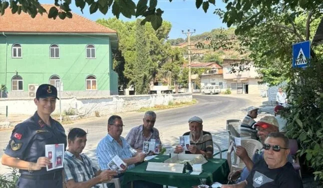 Erzincan’da otomobil koyun sürüsüne daldı