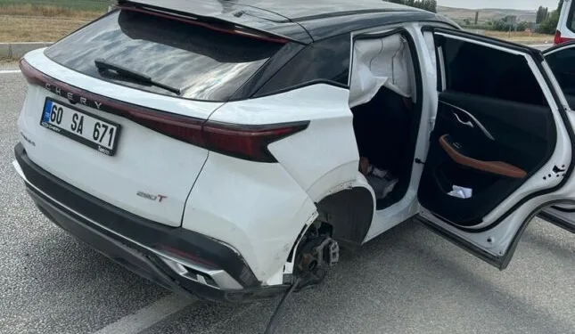 Hatay’da ev yangını: Anne kurtarılırken, 3 yaşındaki çocuk hastaneye kaldırıldı