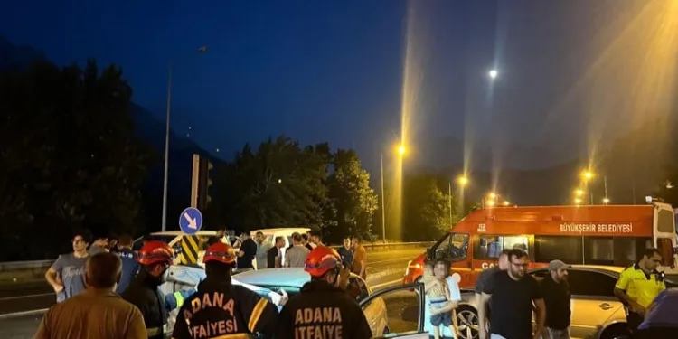 Hatay’da ev yangını: Anne kurtarılırken, 3 yaşındaki çocuk hastaneye kaldırıldı