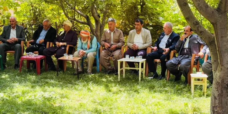 Hasar gören camide inceleme yapmak isteyen vatandaş malzeme düşmesi sonucu öldü
