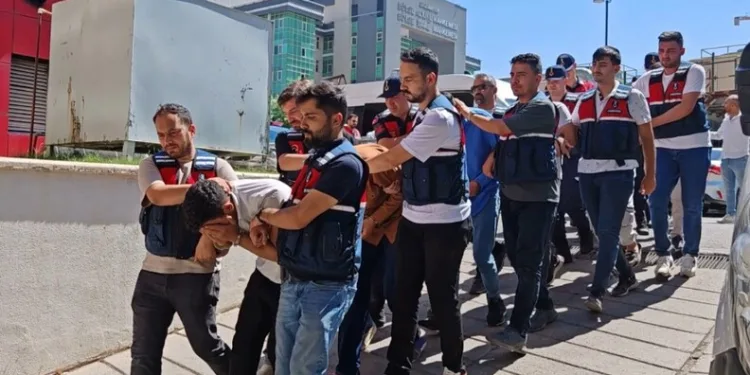 Yıllardır aranan 3 FETÖ’cü Adana’da yakalandı
