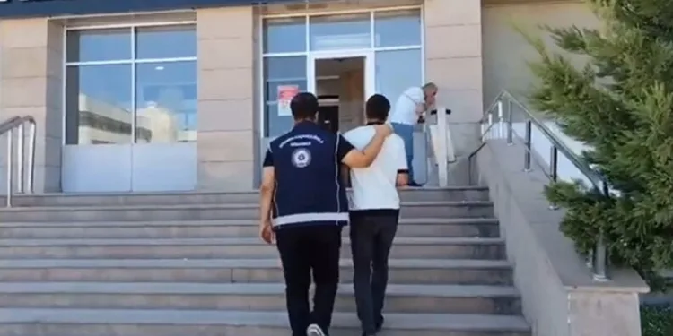Milli Savunma Bakanı Güler, Yüksekova Kadın Futbol Takımı ile bir araya geldi