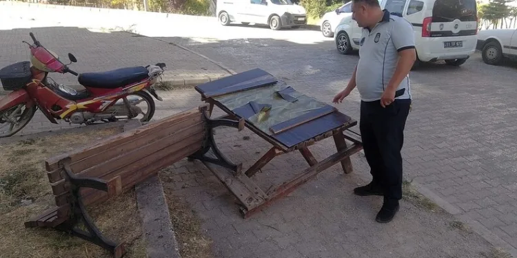 Milli Savunma Bakanı Güler, Yüksekova Kadın Futbol Takımı ile bir araya geldi