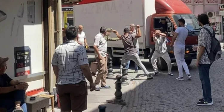 Milli Savunma Bakanı Güler, Yüksekova Kadın Futbol Takımı ile bir araya geldi