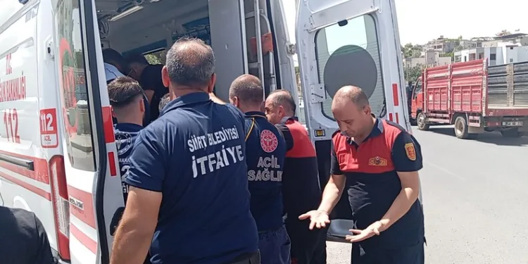 Milli Savunma Bakanı Güler, Yüksekova Kadın Futbol Takımı ile bir araya geldi