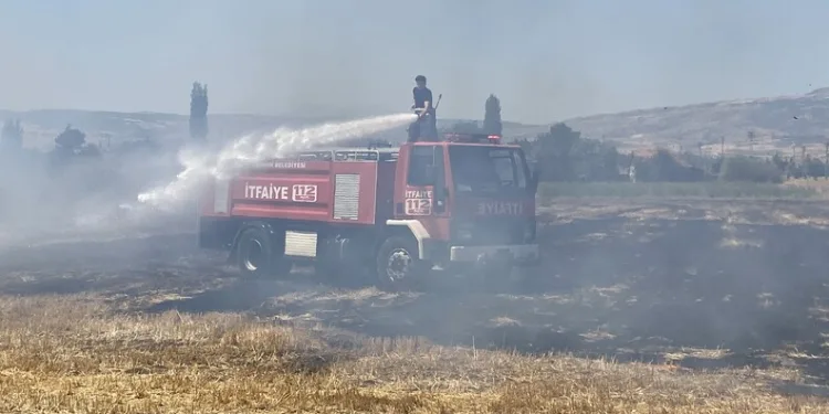 Milli Savunma Bakanı Güler, Yüksekova Kadın Futbol Takımı ile bir araya geldi