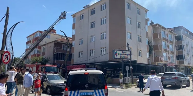 Milli Savunma Bakanı Güler, Yüksekova Kadın Futbol Takımı ile bir araya geldi