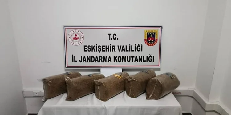 Araçta 25 kilogram kaçak tütünle yakalanan şüpheliye işlem yapıldı
