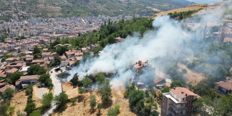 Araçta 25 kilogram kaçak tütünle yakalanan şüpheliye işlem yapıldı