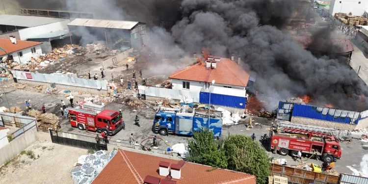 Elazığ’da inşaatta yangın