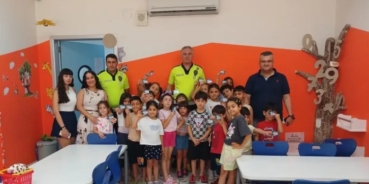 Mersin’de öğrencilere ve bakım merkezi çalışanlarına trafik güvenliği eğitimi verildi
