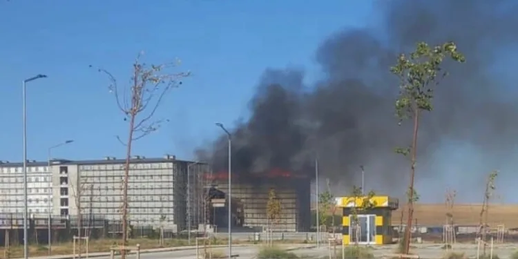 Diyarbakır’ın 2 ilçesinde çıkan yangın söndürüldü
