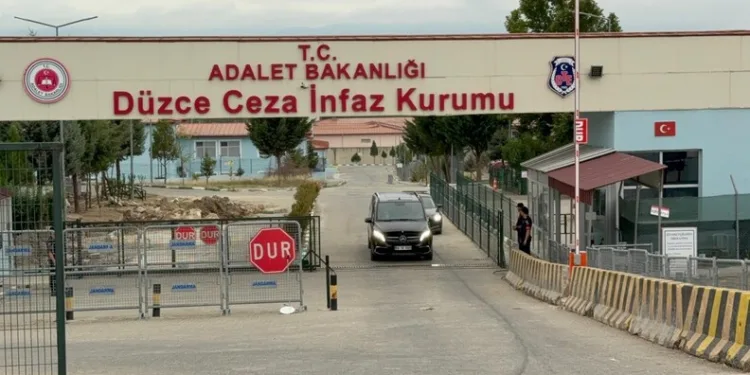 Yanan fabrika havadan görüntülendi: Dev fabrikadan geriye yönetim binası kaldı