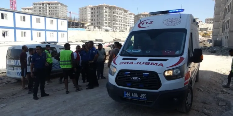 Fethiye Akmaz Plajı’nda çıkan yangın kontrol altına alındı