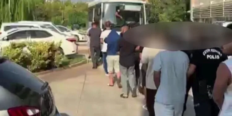 Antalya’da eş zamanlı asayiş uygulaması: Aranan 20 kişi yakalandı