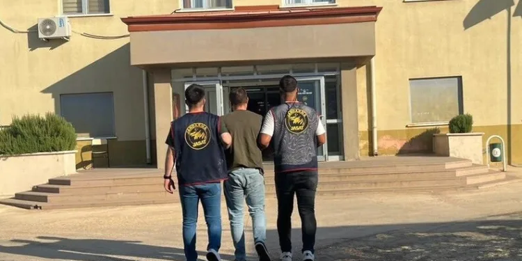Karaman’da otomobille elektrikli bisiklet çarpıştı: 2 yaralı