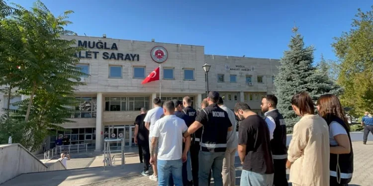 Karaman’da otomobille elektrikli bisiklet çarpıştı: 2 yaralı