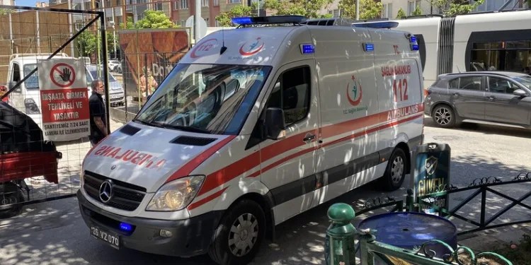 Karaman’da otomobille elektrikli bisiklet çarpıştı: 2 yaralı