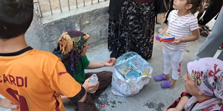 Karaman’da otomobille elektrikli bisiklet çarpıştı: 2 yaralı