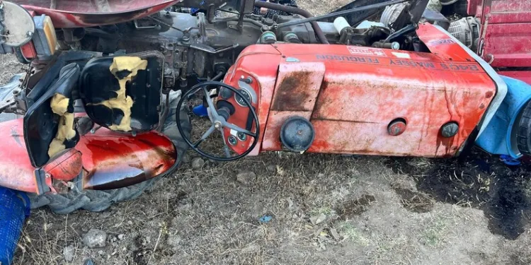 Karaman’da otomobille elektrikli bisiklet çarpıştı: 2 yaralı