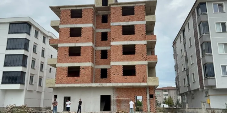 Kayıp kız çocuğu inşaatın önünde ölü bulundu
