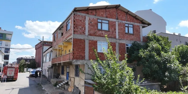 Kayıp kız çocuğu inşaatın önünde ölü bulundu