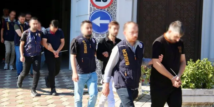 Muş’ta hemzemin geçitte kaza: 2 yaralı