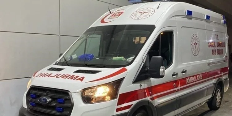 Duble yolda iki otomobil çarpıştı: 1’i ağır, 3 yaralı