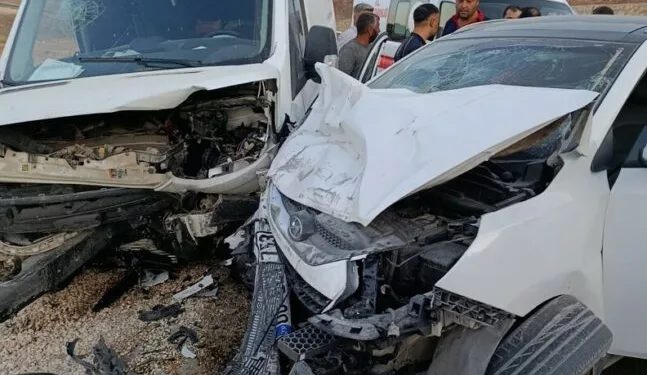 Duble yolda iki otomobil çarpıştı: 1’i ağır, 3 yaralı