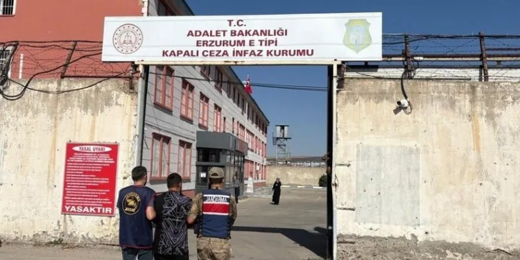 Duble yolda iki otomobil çarpıştı: 1’i ağır, 3 yaralı