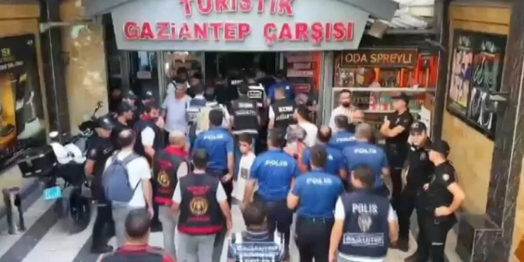 Duble yolda iki otomobil çarpıştı: 1’i ağır, 3 yaralı