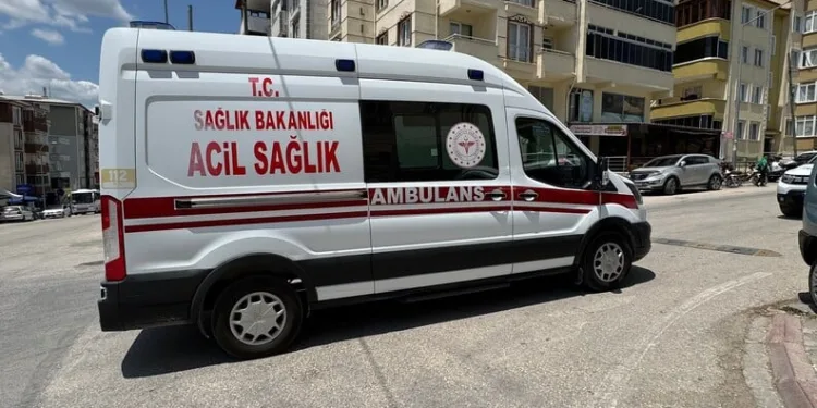 Duble yolda iki otomobil çarpıştı: 1’i ağır, 3 yaralı