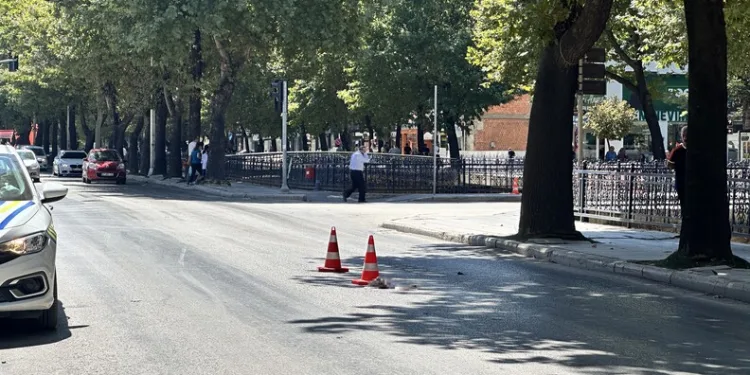 Motosikletlerin çarpıştığı kazada sürücüler yaralandı