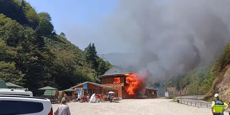 Motosikletlerin çarpıştığı kazada sürücüler yaralandı