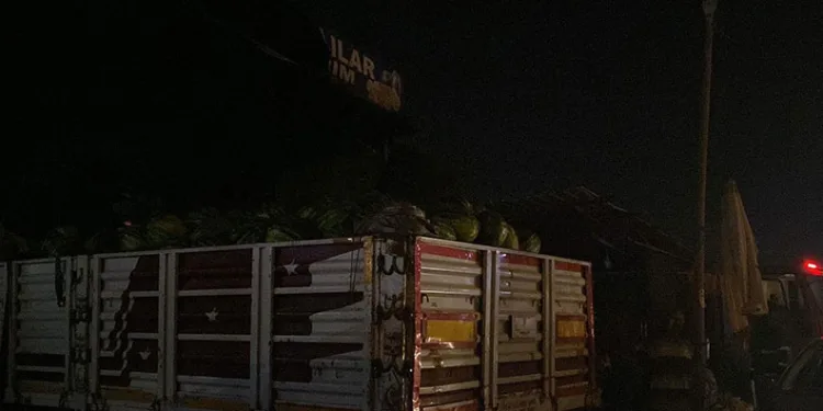 Şofbenden çıkan yangında alevler iş yerini sardı