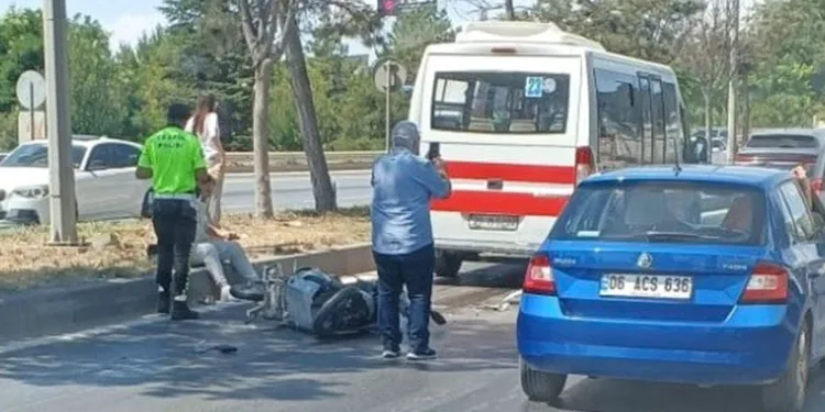 Minibüs ile motosiklet çarpıştı: 1 yaralı