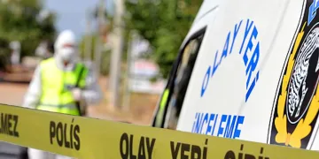 Tartıştığı 2 kişiyi öldürüp kaçtı