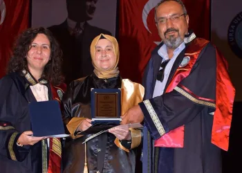 50 yaşında üniversitede bölüm birincisi oldu