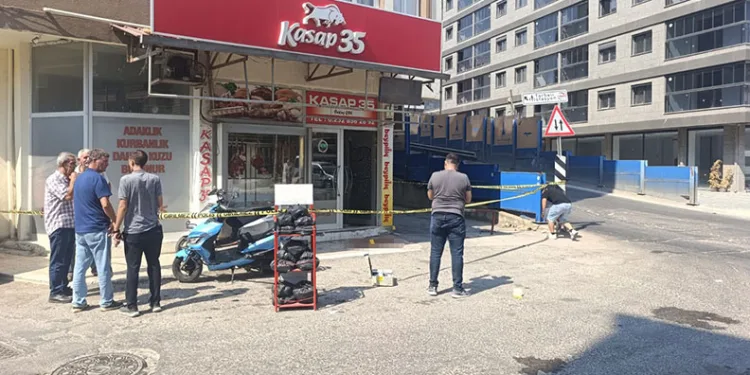 İzmir’de bıçaklı kavga: 2 yaralı