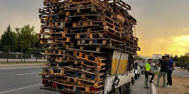 Bursa’da tehlikeli yük taşıyan sürücüye, ceza yağdı