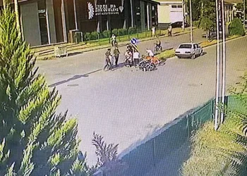 Bursa’da motosiklet sürücüsü kamyonetle çarpıştı