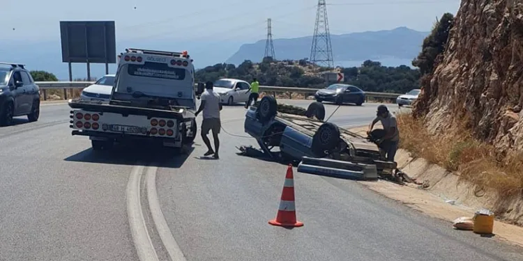 Antalya’da otomobil dağlık alana çarparak ters döndü: 2 yaralı