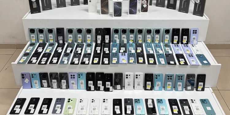 Konya’da 2.5 milyon lira değerinde kaçak cep telefonu ele geçirildi